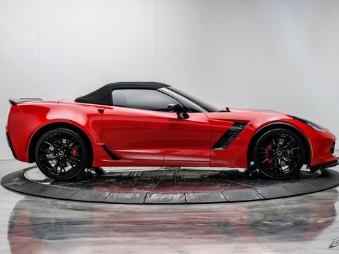 Used 2015 Chevrolet Corvette Z06 w/ 3LZ Preferred Equipment Group image 24