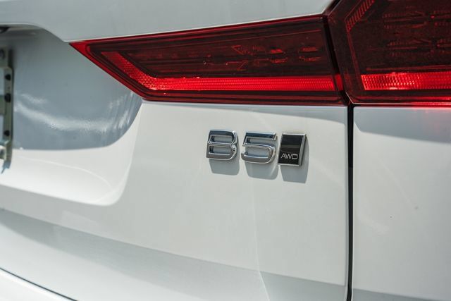 New 2026 Volvo XC60 B5 Plus AWD/4WD image 8