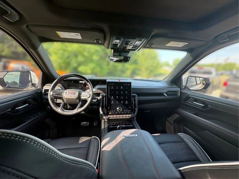 Used 2025 GMC Yukon AT4 Ultimate AWD/4WD image 28
