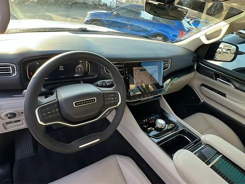 Used 2023 Jeep Wagoneer 4WD image 22