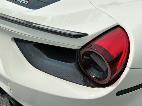 Used 2017 Ferrari 488 GTB RWD image 16