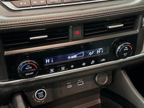 Used 2023 Nissan Rogue SV image 23