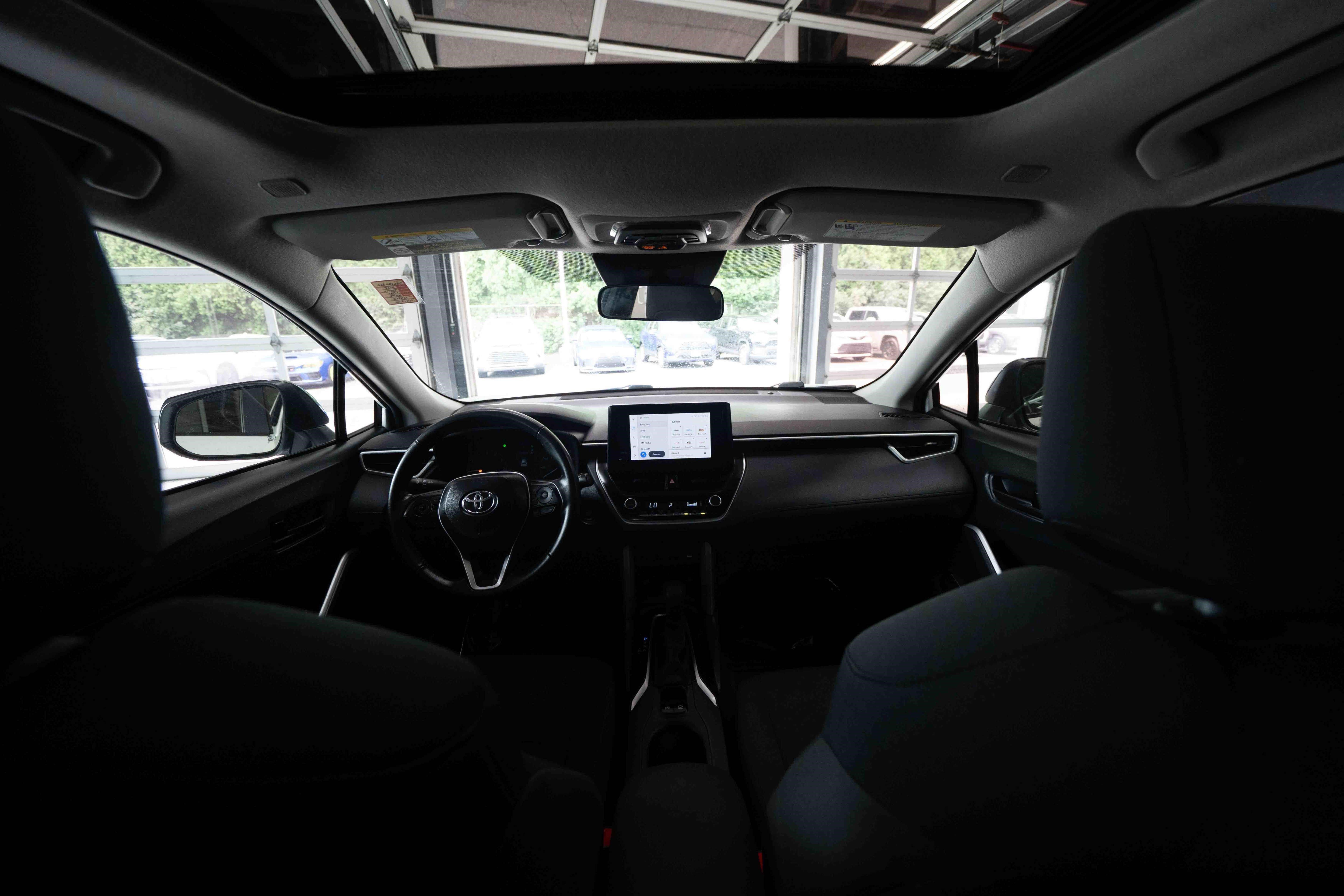 Used 2025 Toyota Corolla Cross LE w/ Moonroof Package AWD/4WD image 19