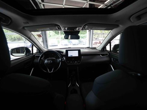 Used 2025 Toyota Corolla Cross LE w/ Moonroof Package AWD/4WD image 19