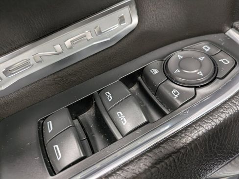 Used 2023 GMC Sierra 1500 Denali w/ Technology Package image 9