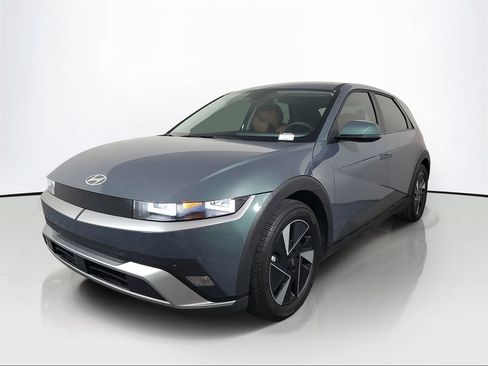 Used 2025 Hyundai Ioniq 5 SE RWD image 3