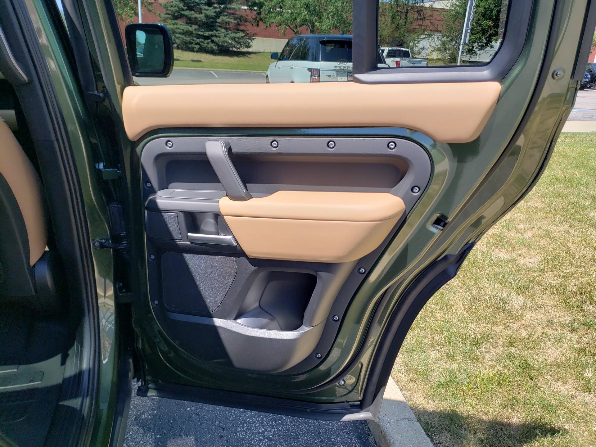 New 2026 Land Rover Defender 110 X-Dynamic SE AWD/4WD image 16