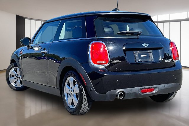 Used 2018 MINI Cooper 2-Door Hardtop FWD image 4
