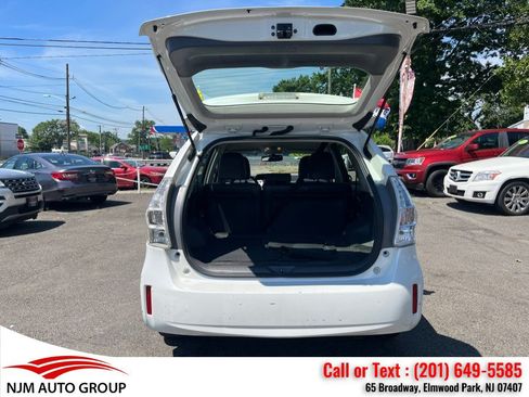 Used 2014 Toyota Prius V Five FWD image 10