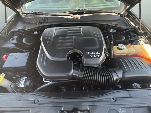 Used 2016 Chrysler 300 C RWD image 19