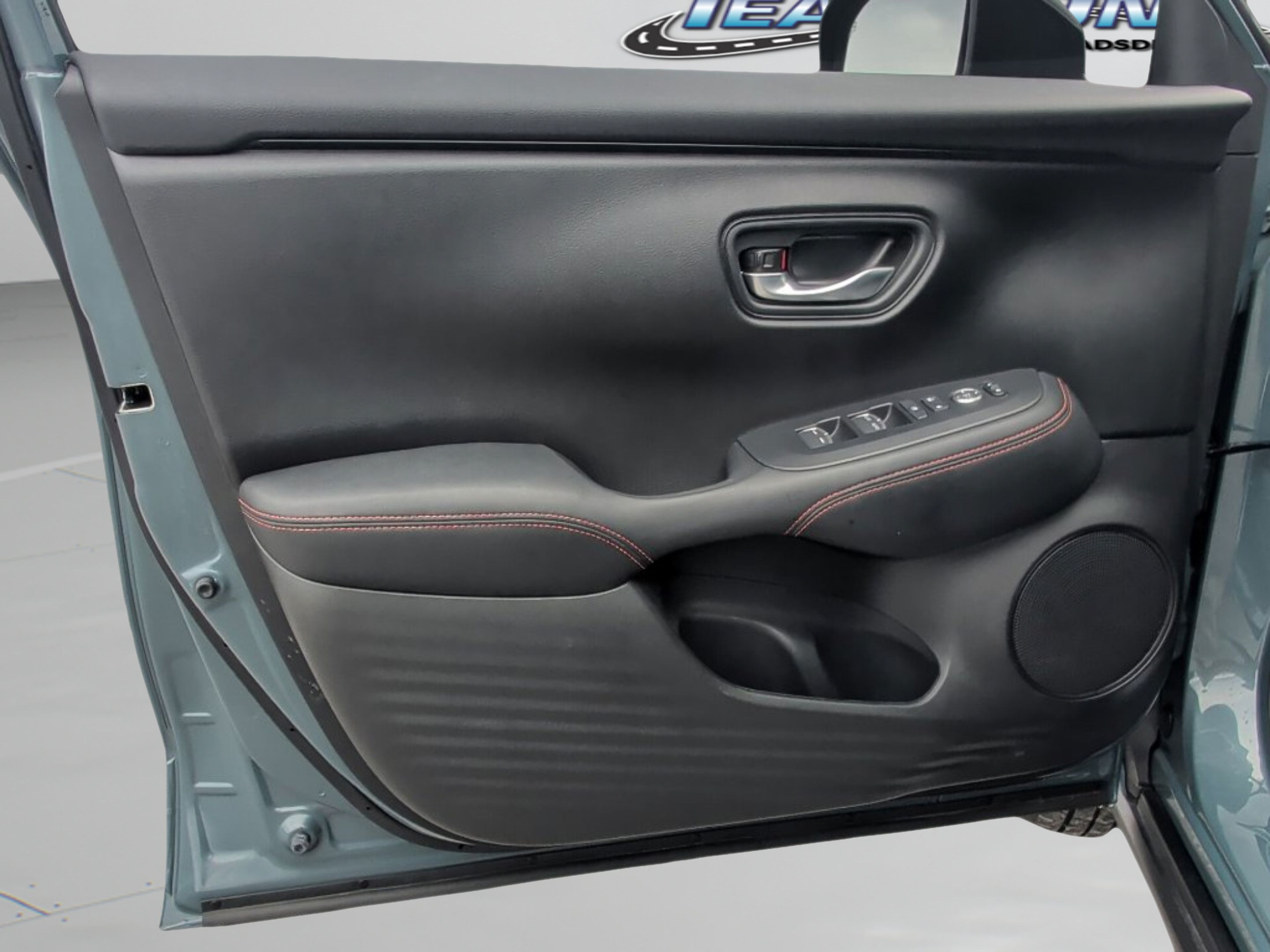 Used 2025 Honda HR-V Sport image 17