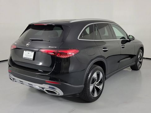 Used 2024 Mercedes-Benz GLC 300 4MATIC image 3