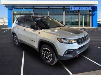 Used 2026 Jeep Compass Trailhawk AWD/4WD video 1