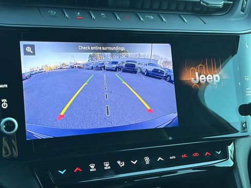 New 2026 Jeep Grand Cherokee Altitude AWD/4WD image 32
