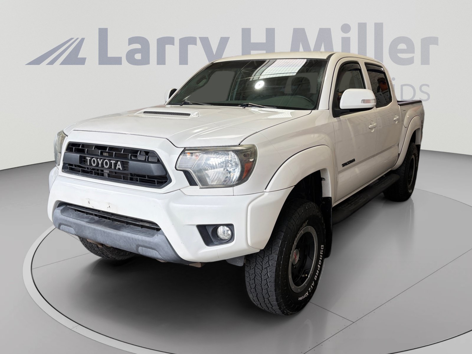 Used 2015 Toyota Tacoma TRD Pro w/ Off Road Towing Package AWD/4WD image 1