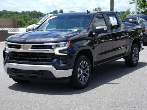 Used 2022 Chevrolet Silverado 1500 LT AWD/4WD image 3