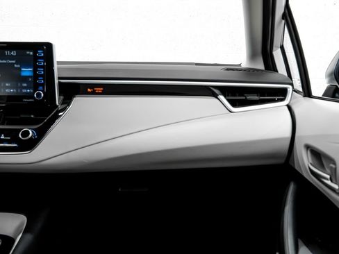 Used 2021 Toyota Corolla LE image 26