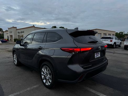 Used 2020 Toyota Highlander Limited image 3