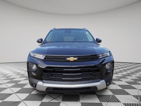 Used 2023 Chevrolet TrailBlazer LT w/ LPO, Blackout Package FWD image 2