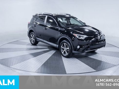 Used 2018 Toyota RAV4 XLE AWD/4WD image 14