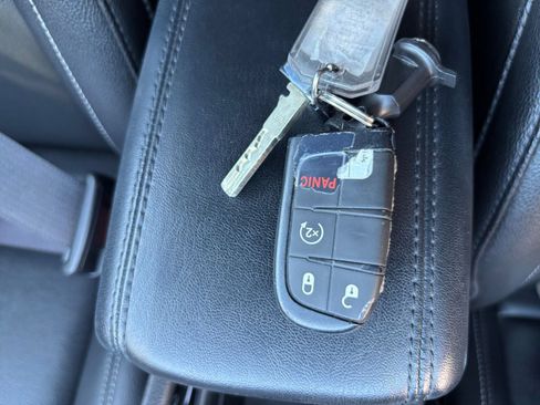 Used 2025 Jeep Compass Limited AWD/4WD image 17