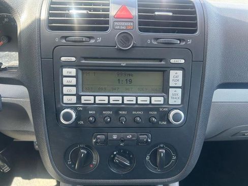 Used 2009 Volkswagen Jetta SE image 12