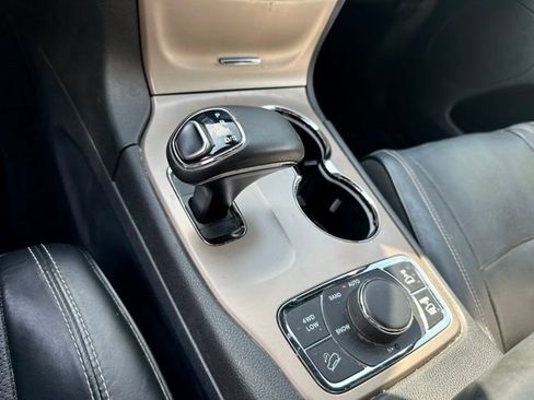 Used 2014 Jeep Grand Cherokee Overland image 32