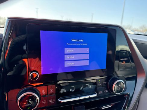 Certified 2024 Toyota Highlander LE image 12