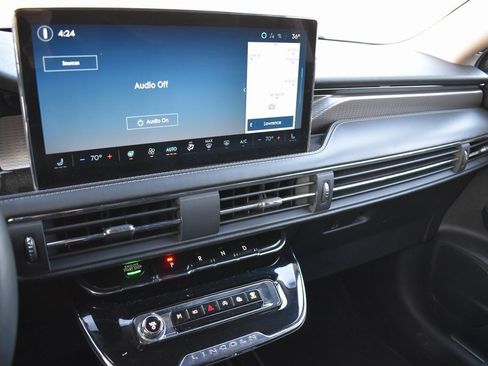 Used 2025 Lincoln Corsair Reserve image 13