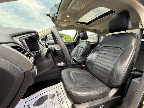 Used 2017 Ford Fusion SE w/ Equipment Group 202A AWD/4WD image 21