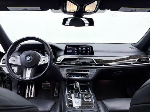 Used 2022 BMW 750i xDrive w/ Luxury Rear Seating Package image 33