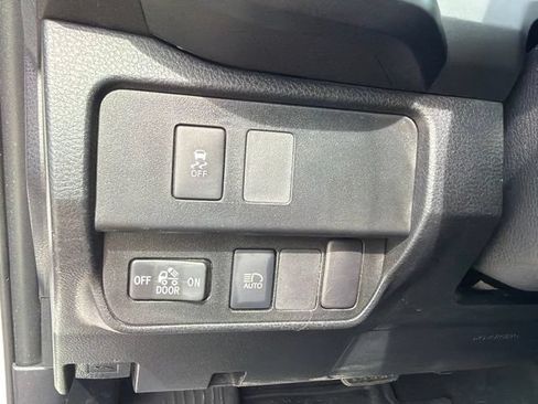 Used 2020 Toyota Tacoma SR AWD/4WD image 32