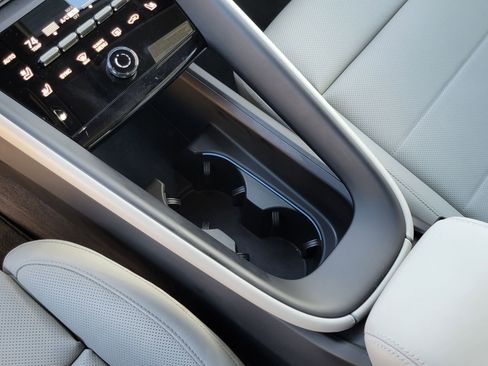 Used 2025 Porsche Macan 4S Electric image 22