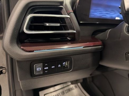 Used 2024 Chevrolet Traverse RS image 23