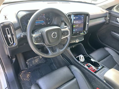 Certified 2025 Volvo XC40 B5 Plus image 9