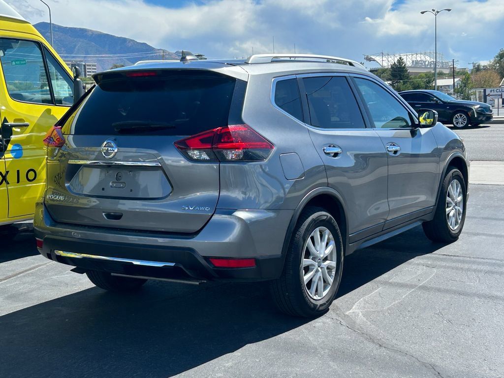 Used 2018 Nissan Rogue SV AWD/4WD image 11
