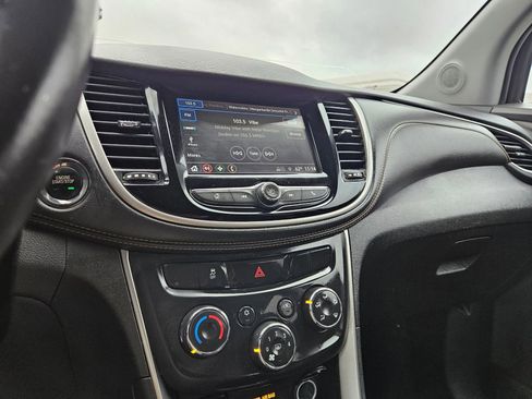 Used 2018 Chevrolet Trax LT w/ LT Convenience Package image 17