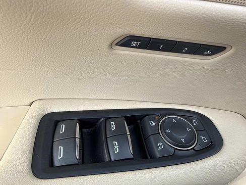 Used 2018 Cadillac XT5 Luxury w/ Driver Awareness Package AWD/4WD image 19