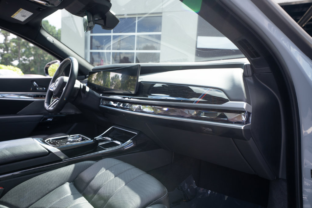 Used 2024 BMW i7 xDrive60 AWD/4WD image 35