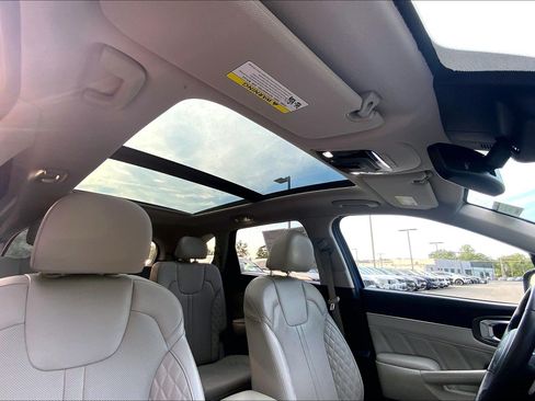 Used 2022 Kia Sorento SX FWD image 24