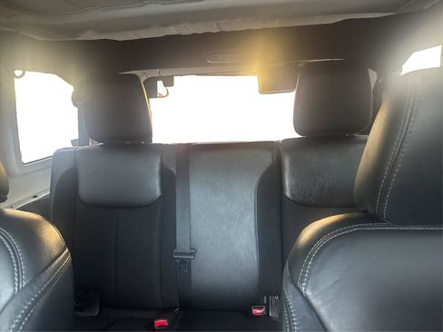 Used 2017 Jeep Wrangler Unlimited Sahara AWD/4WD image 13