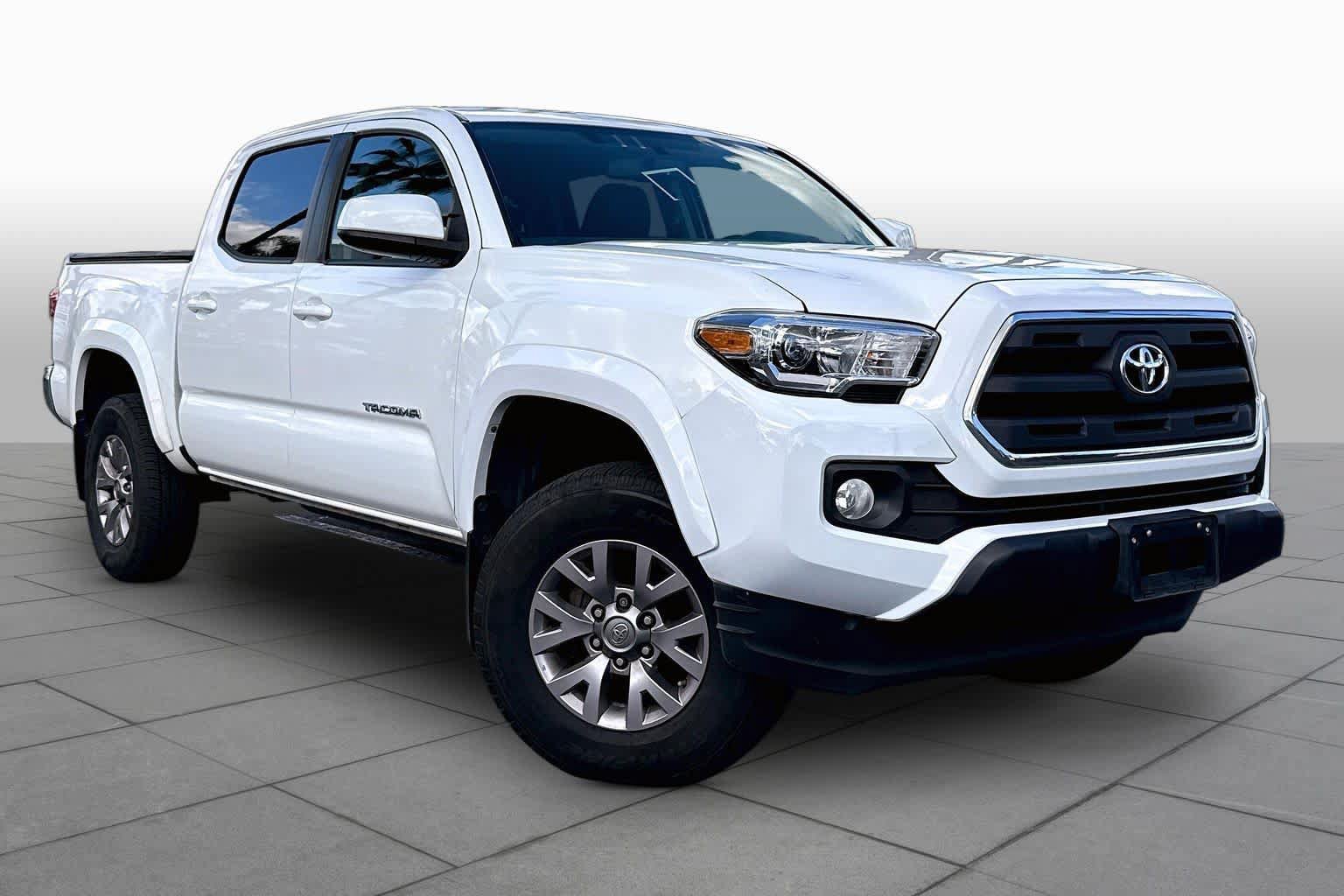 Used 2017 Toyota Tacoma SR5 RWD image 2
