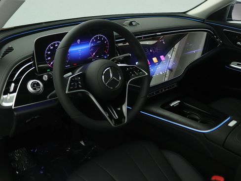 New 2026 Mercedes-Benz E 350 4MATIC Sedan image 4