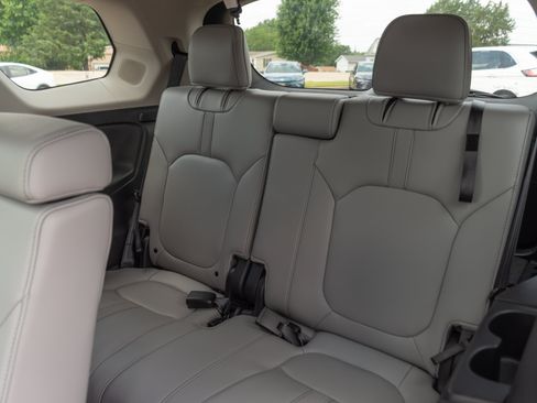 Used 2025 Honda Pilot Touring image 22