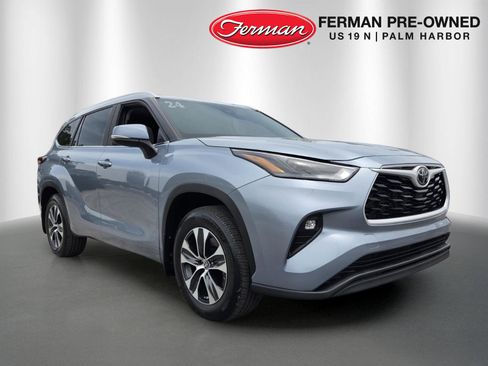 Used 2024 Toyota Highlander XLE AWD/4WD image 1