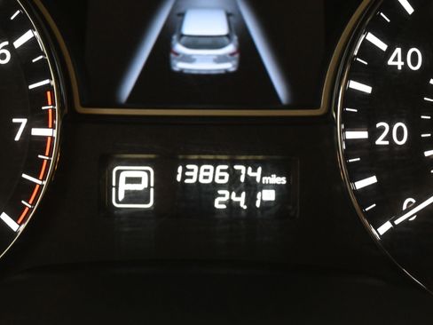 Used 2015 Nissan Pathfinder SV image 10