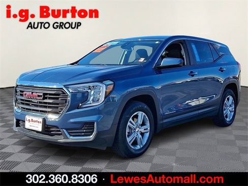 Used 2024 GMC Terrain SLE image 3