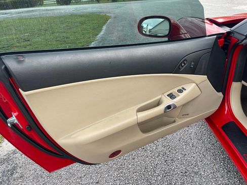 Used 2005 Chevrolet Corvette Coupe w/ Preferred Equipment Group RWD image 33