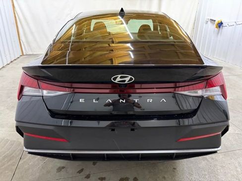 Used 2025 Hyundai Elantra Sport FWD image 7