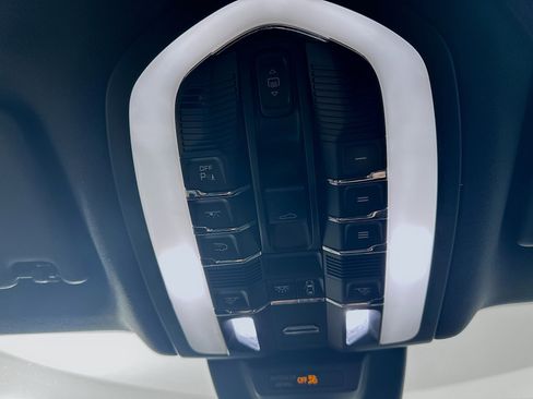 Used 2018 Porsche Macan S image 28